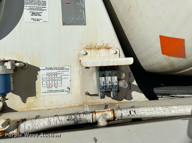 image for item DN0771 2004 International  5500i ready mix truck