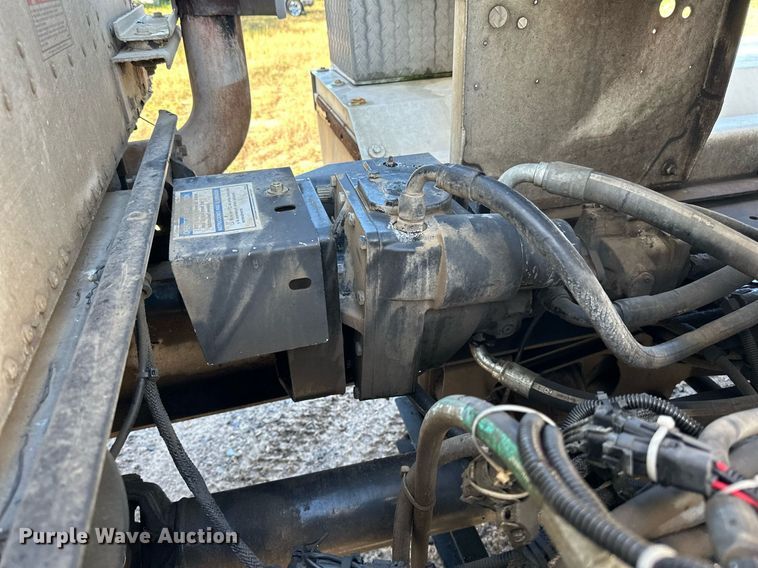 image for item DN0771 2004 International  5500i ready mix truck