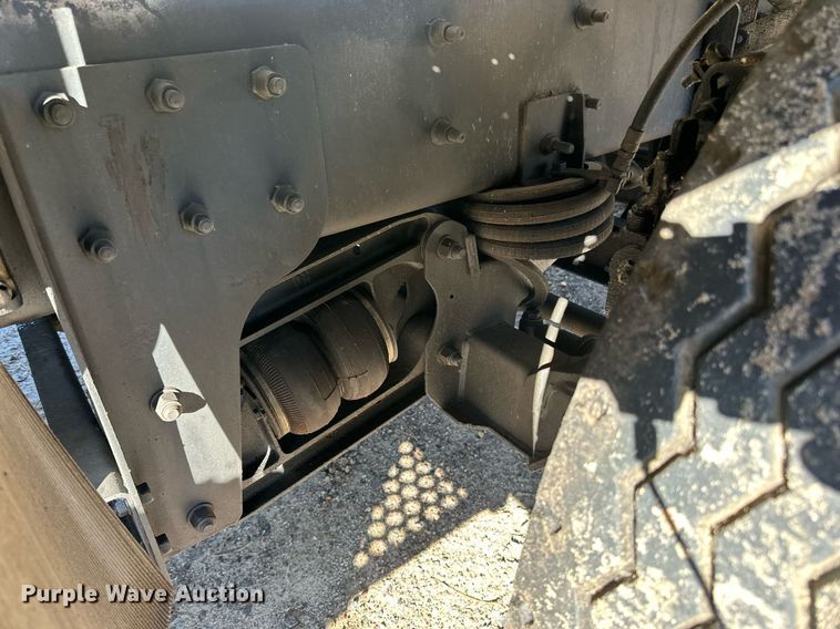 image for item DN0771 2004 International  5500i ready mix truck