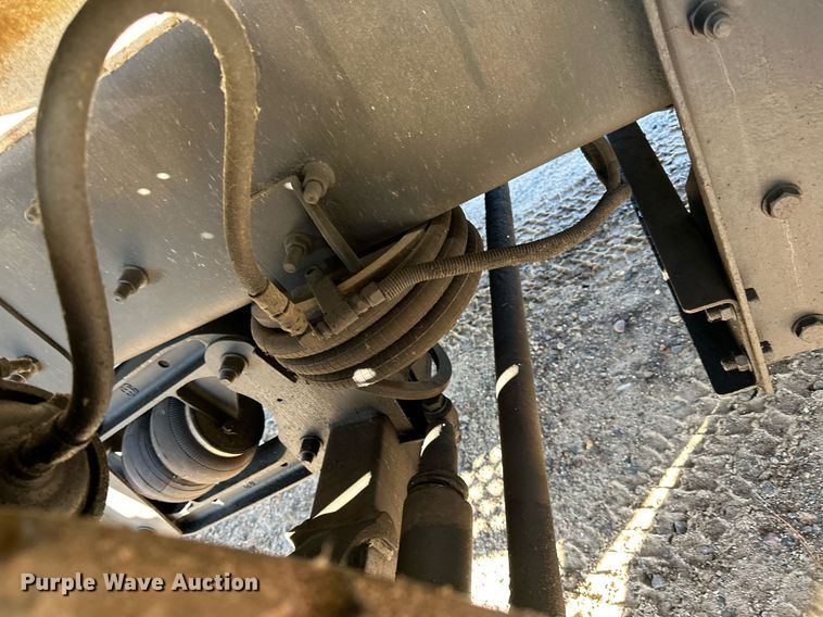 image for item DN0771 2004 International  5500i ready mix truck