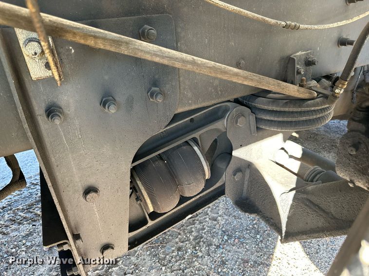 image for item DN0771 2004 International  5500i ready mix truck