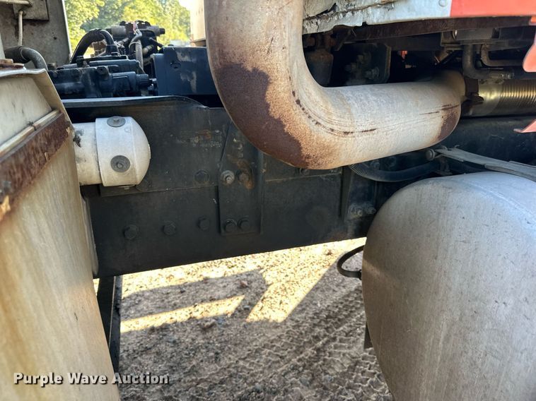 image for item DN0771 2004 International  5500i ready mix truck