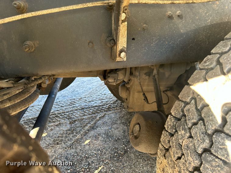 image for item DN0771 2004 International  5500i ready mix truck