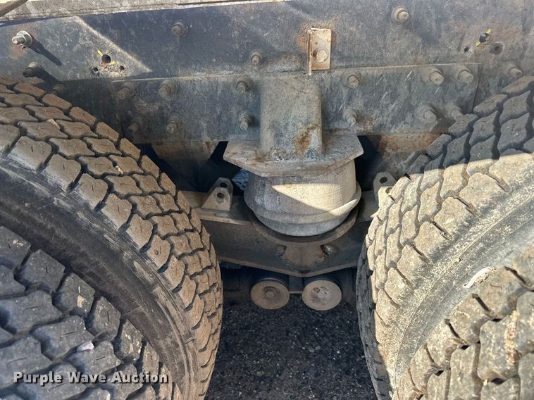 image for item DN0771 2004 International  5500i ready mix truck