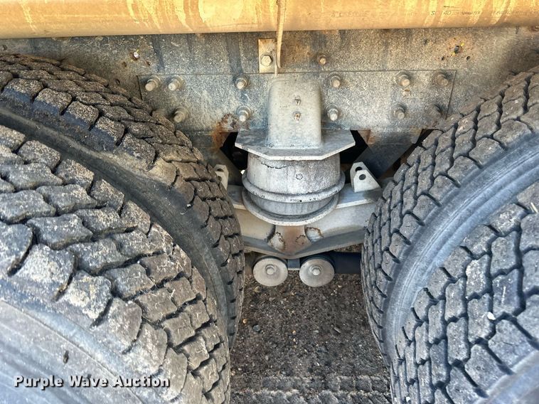 image for item DN0771 2004 International  5500i ready mix truck