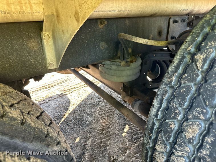 image for item DN0771 2004 International  5500i ready mix truck