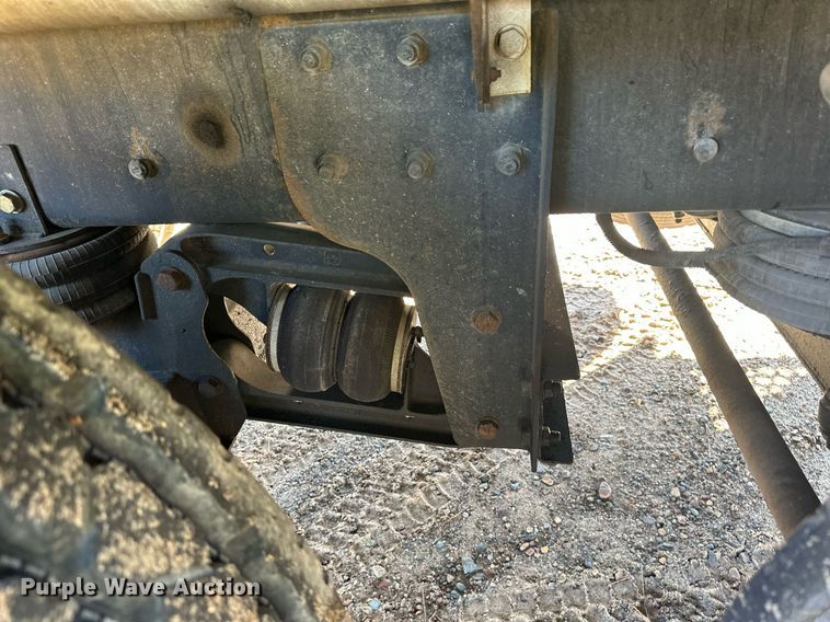 image for item DN0771 2004 International  5500i ready mix truck