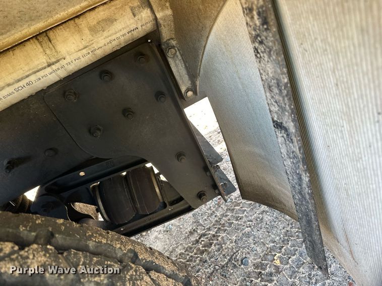 image for item DN0771 2004 International  5500i ready mix truck