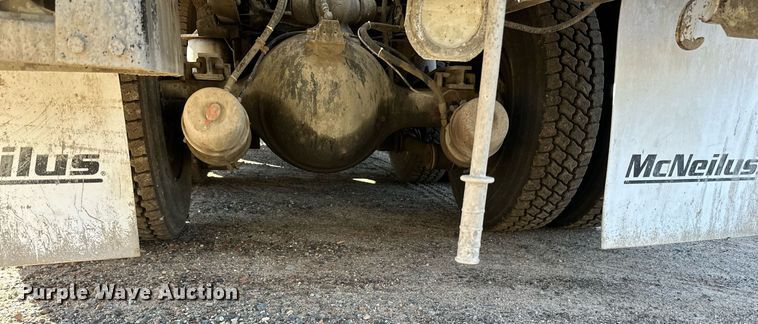 image for item DN0771 2004 International  5500i ready mix truck