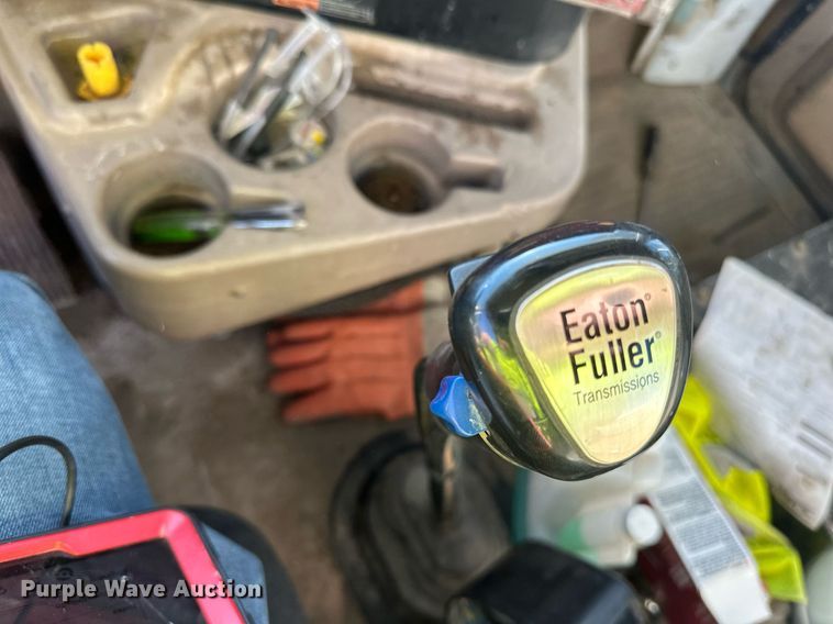 image for item DN0771 2004 International  5500i ready mix truck