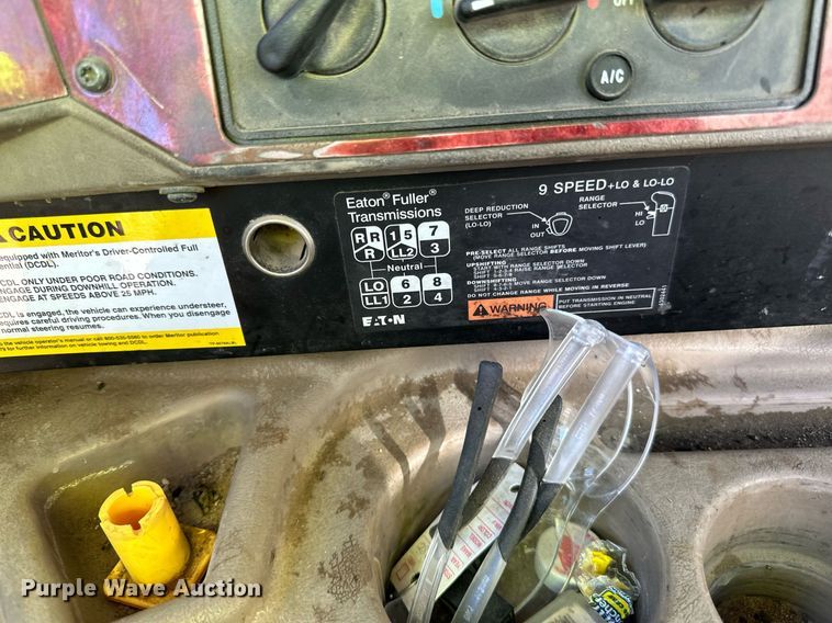 image for item DN0771 2004 International  5500i ready mix truck