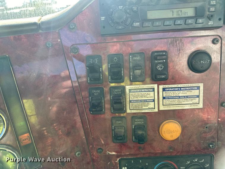 image for item DN0771 2004 International  5500i ready mix truck