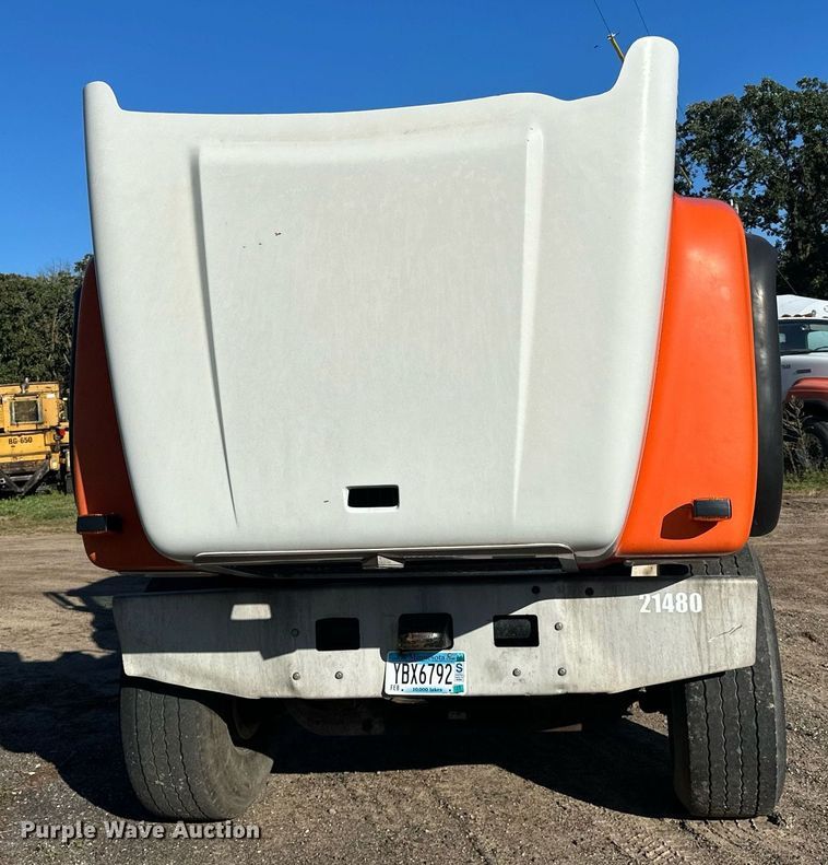 image for item DN0771 2004 International  5500i ready mix truck