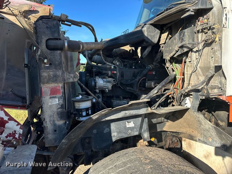 image for item DN0771 2004 International  5500i ready mix truck