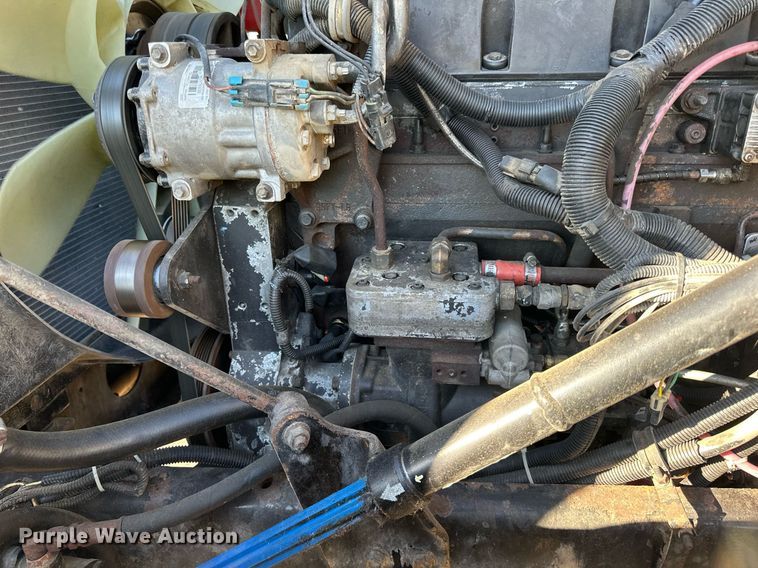 image for item DN0771 2004 International  5500i ready mix truck