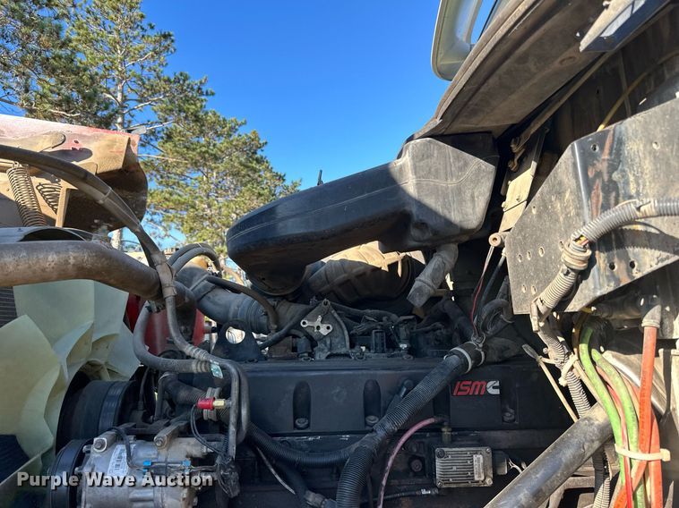 image for item DN0771 2004 International  5500i ready mix truck