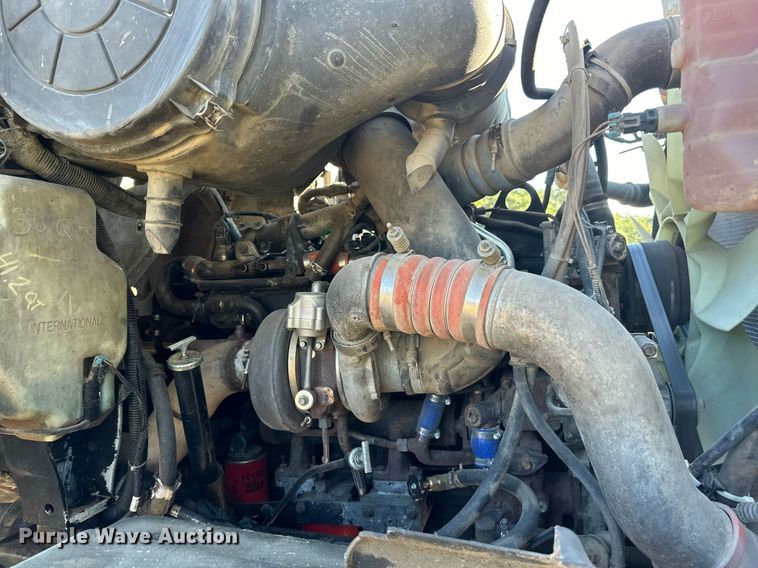 image for item DN0771 2004 International  5500i ready mix truck