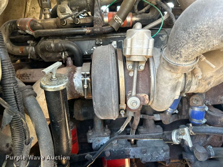 image for item DN0771 2004 International  5500i ready mix truck