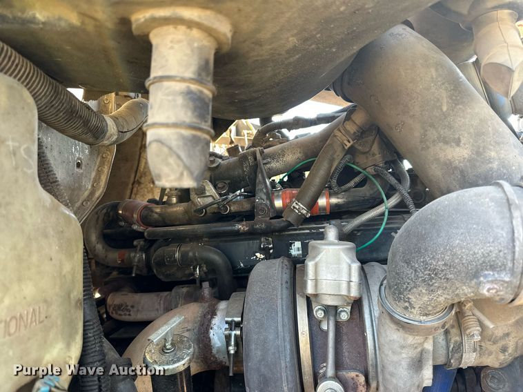 image for item DN0771 2004 International  5500i ready mix truck