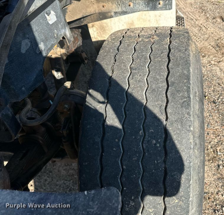 image for item DN0771 2004 International  5500i ready mix truck