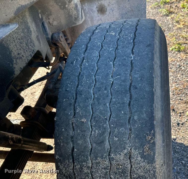 image for item DN0771 2004 International  5500i ready mix truck