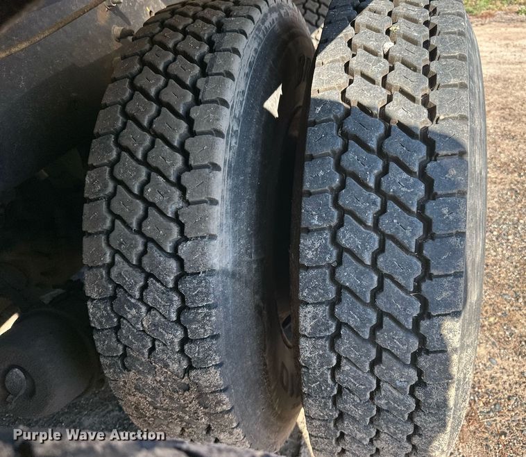 image for item DN0771 2004 International  5500i ready mix truck