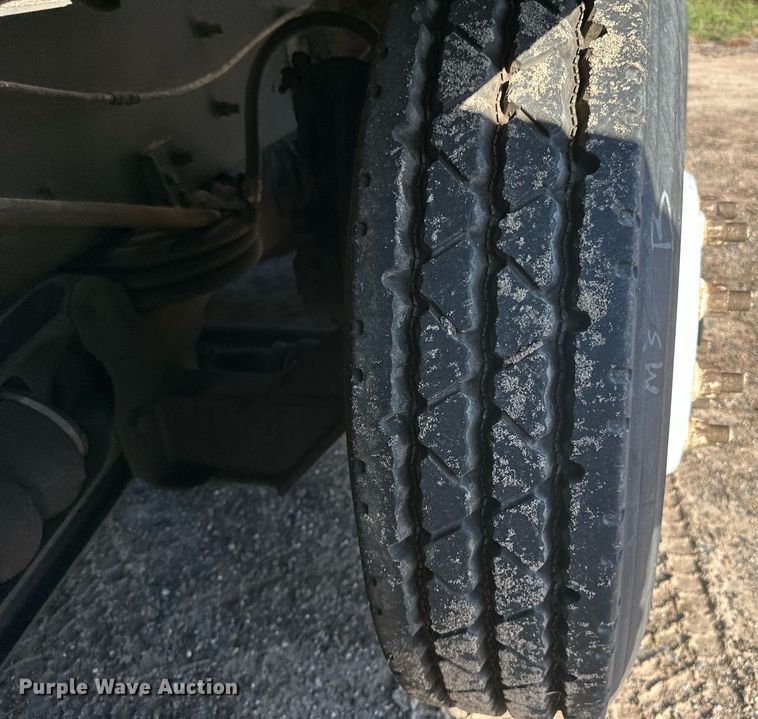 image for item DN0771 2004 International  5500i ready mix truck