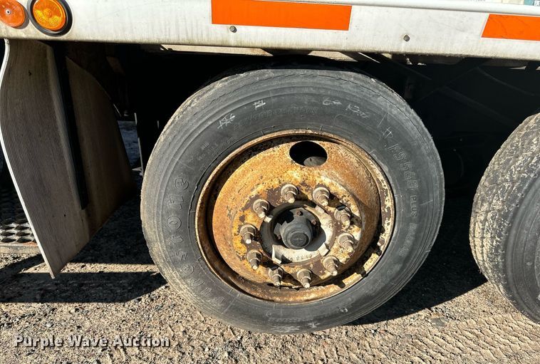 image for item DN0771 2004 International  5500i ready mix truck