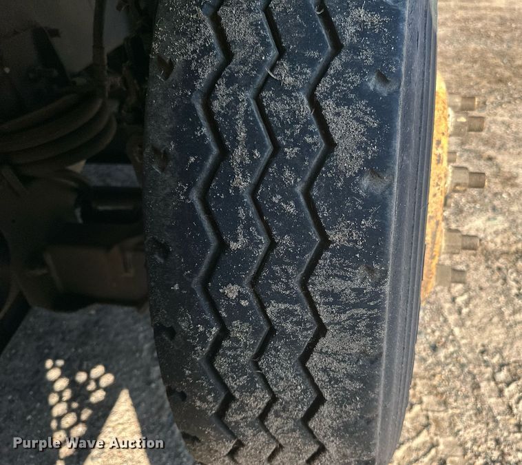 image for item DN0771 2004 International  5500i ready mix truck