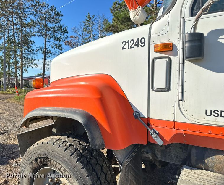 image for item DN0772 2003 International  5500i ready mix truck