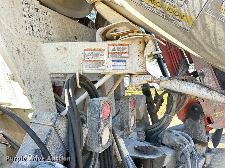 image for item DN0772 2003 International  5500i ready mix truck