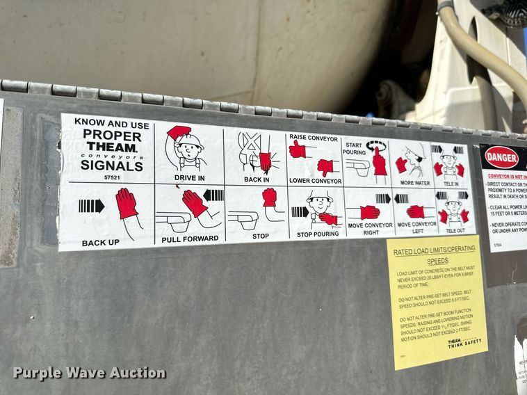 image for item DN0772 2003 International  5500i ready mix truck