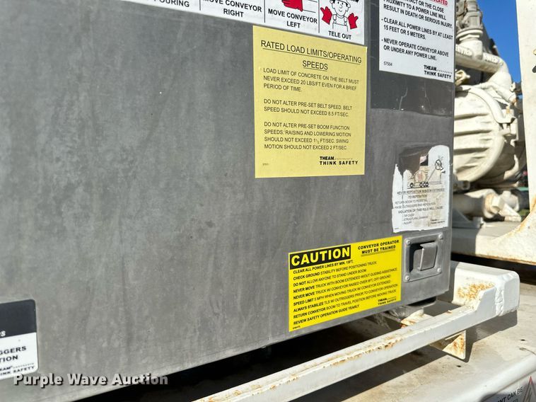 image for item DN0772 2003 International  5500i ready mix truck