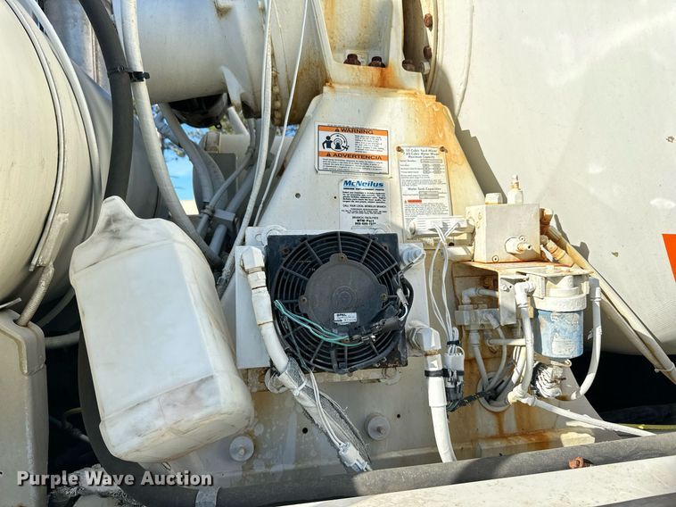 image for item DN0772 2003 International  5500i ready mix truck