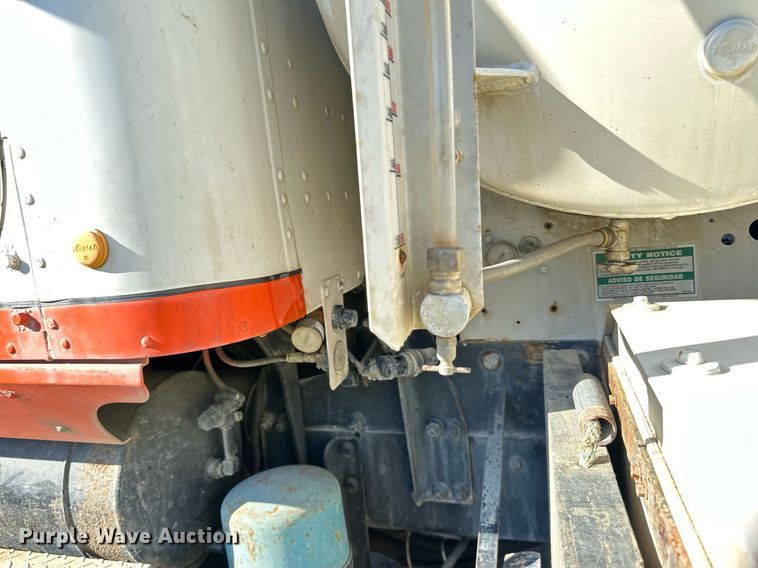 image for item DN0772 2003 International  5500i ready mix truck