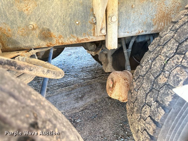 image for item DN0772 2003 International  5500i ready mix truck