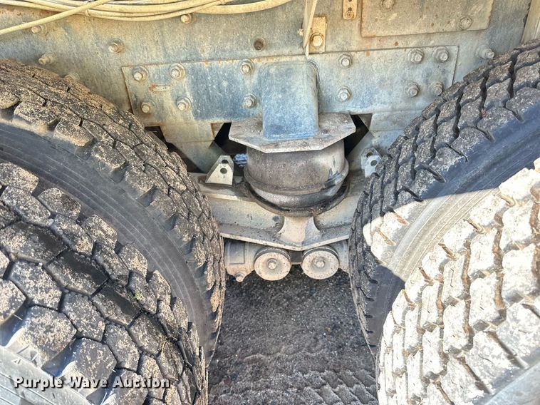 image for item DN0772 2003 International  5500i ready mix truck