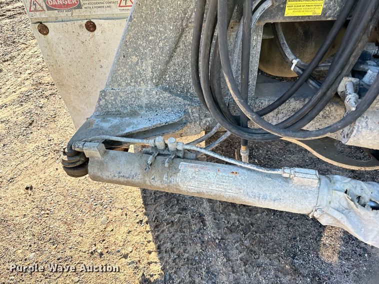 image for item DN0772 2003 International  5500i ready mix truck