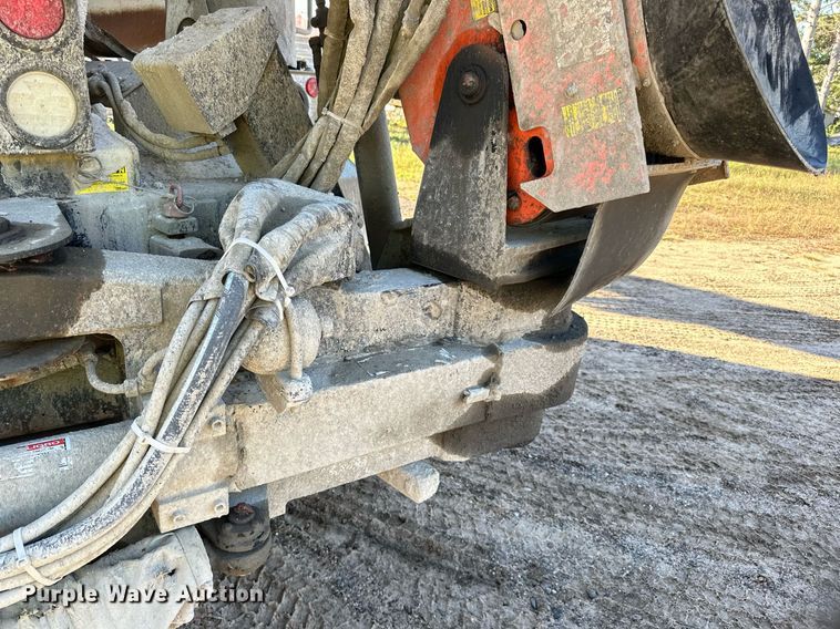 image for item DN0772 2003 International  5500i ready mix truck