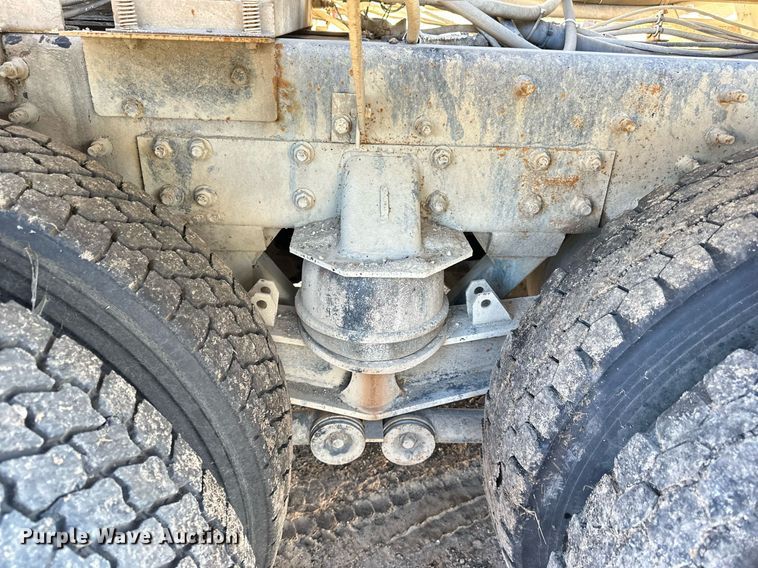 image for item DN0772 2003 International  5500i ready mix truck