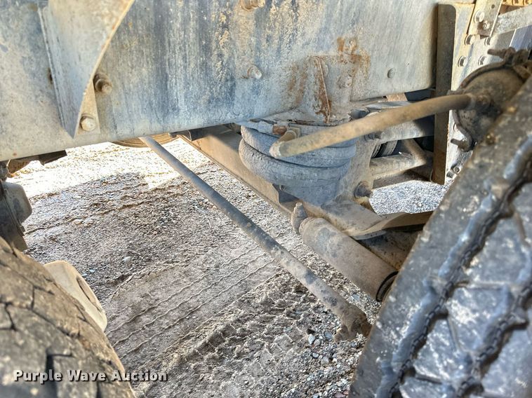 image for item DN0772 2003 International  5500i ready mix truck