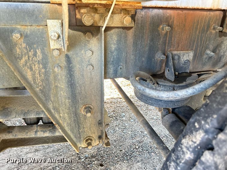 image for item DN0772 2003 International  5500i ready mix truck