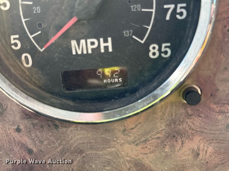 image for item DN0772 2003 International  5500i ready mix truck