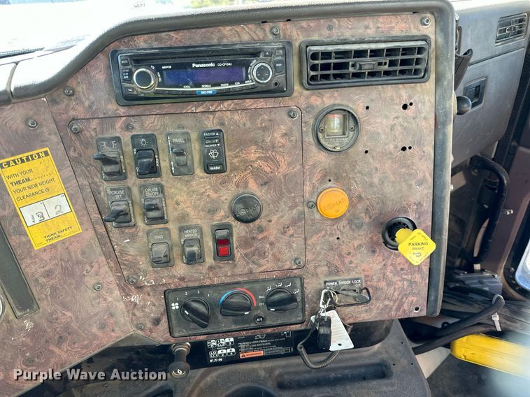 image for item DN0772 2003 International  5500i ready mix truck