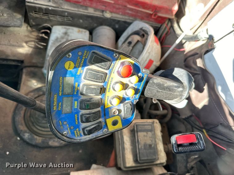 image for item DN0772 2003 International  5500i ready mix truck