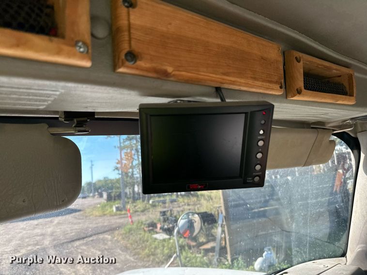 image for item DN0772 2003 International  5500i ready mix truck