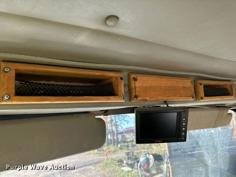 image for item DN0772 2003 International  5500i ready mix truck