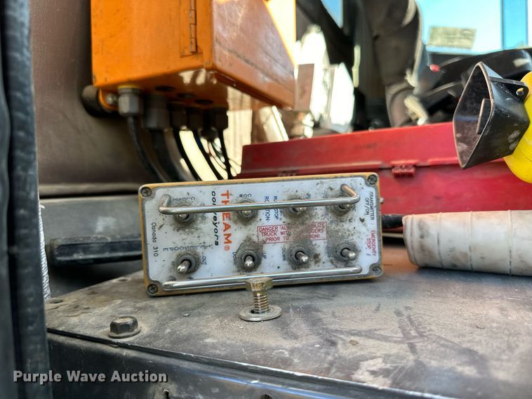 image for item DN0772 2003 International  5500i ready mix truck