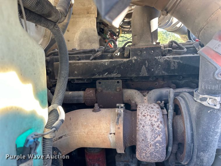 image for item DN0772 2003 International  5500i ready mix truck