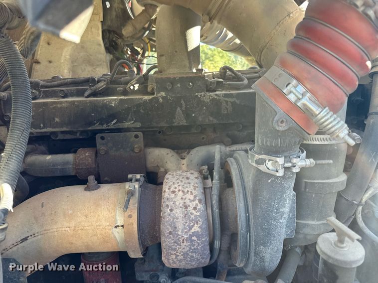 image for item DN0772 2003 International  5500i ready mix truck